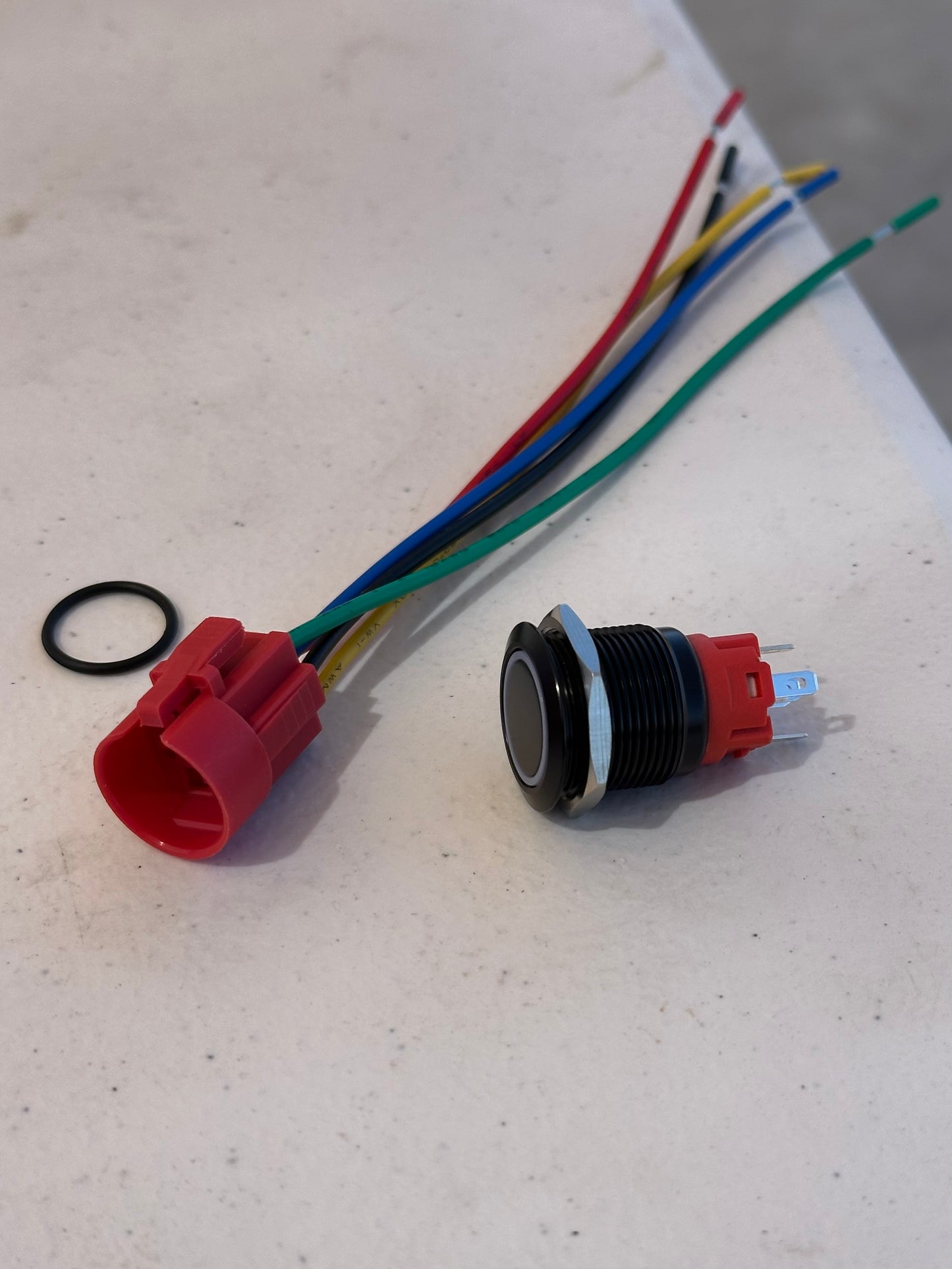 Push button switch