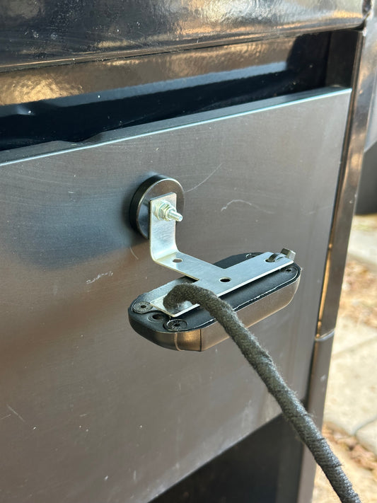 Magnetic T bracket mount